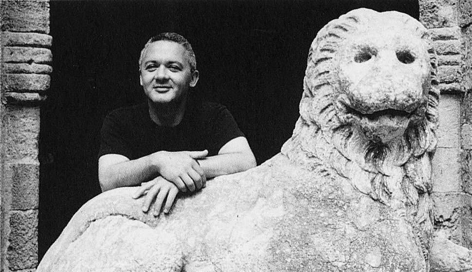 Portraits   |   With lion statue                                          