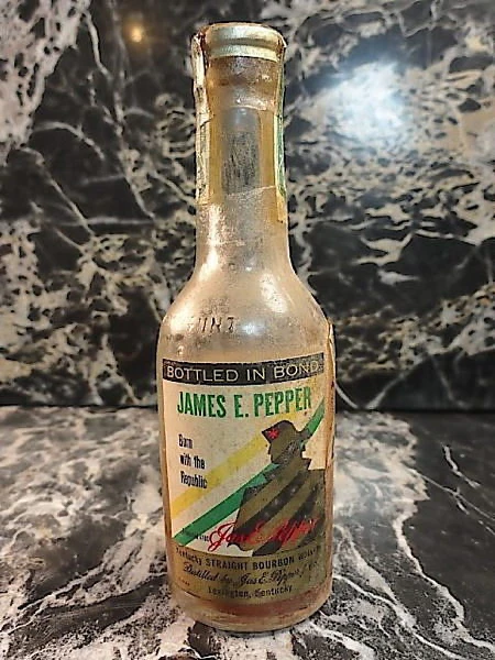 James E. Pepper Kentucky Bourbon   |   Bottle, v1